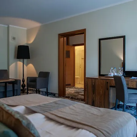 Sandra & Aquapark Resort 3*