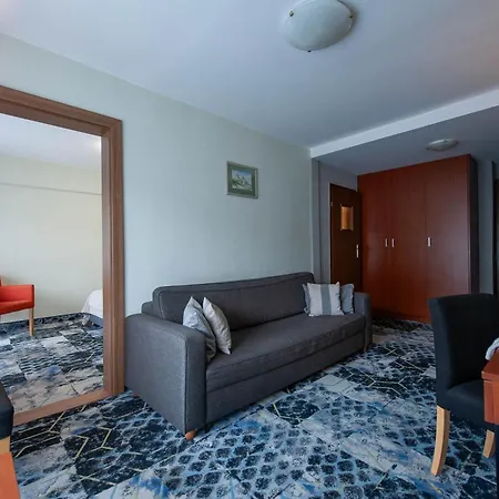 Sandra & Aquapark Resort 3*